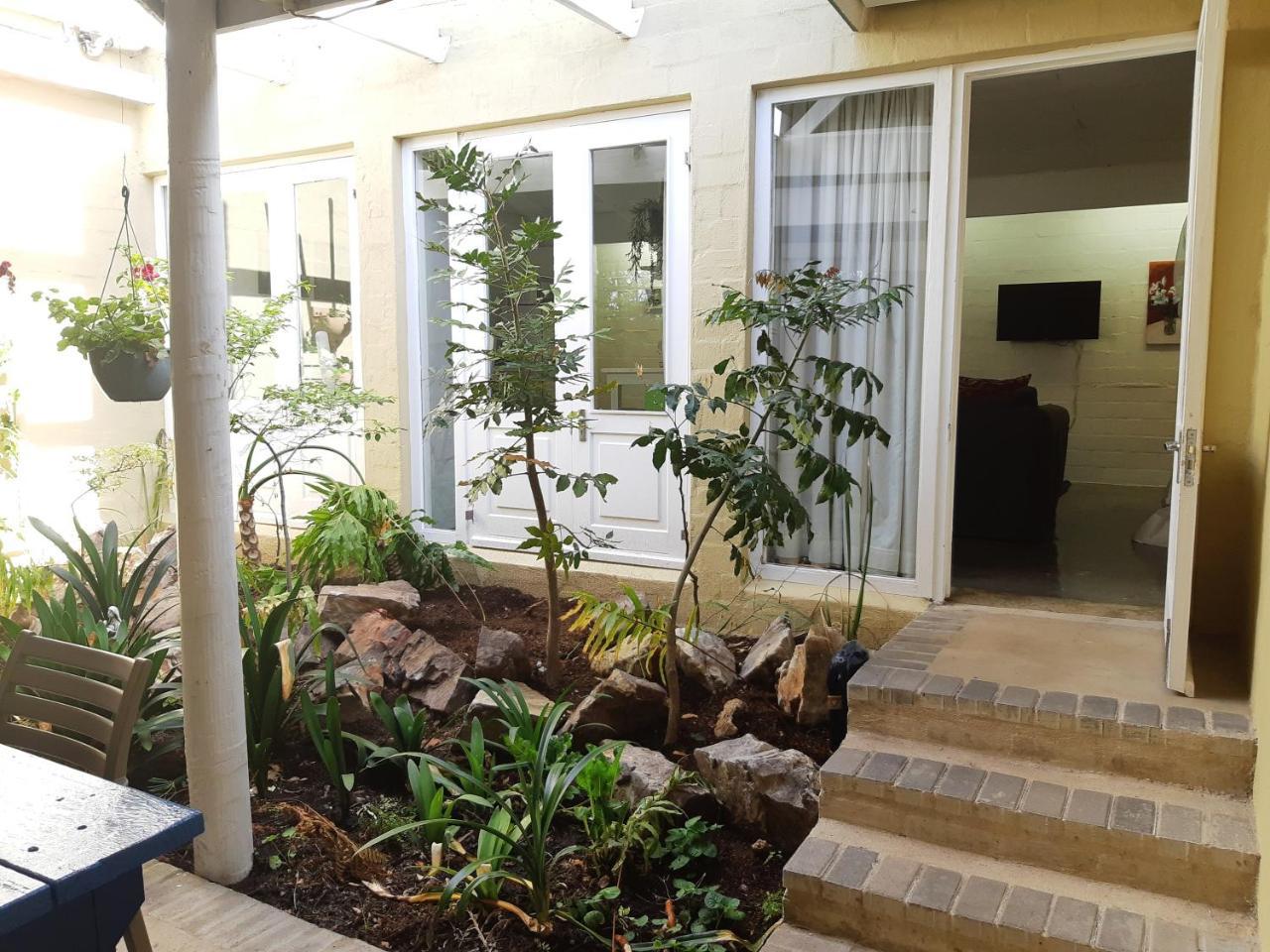 Hornbill House Self Catering Accommodation Hermanus Eksteriør billede